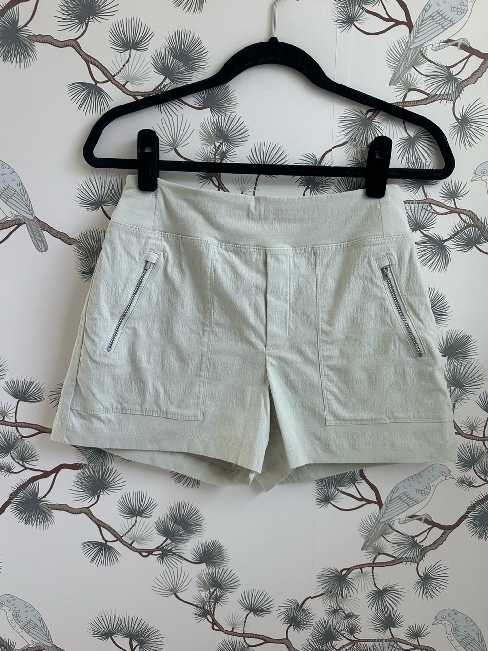 Athleta Size 2 Stone Tan Lightweight Zip Pocket Shorts Hiking Travel